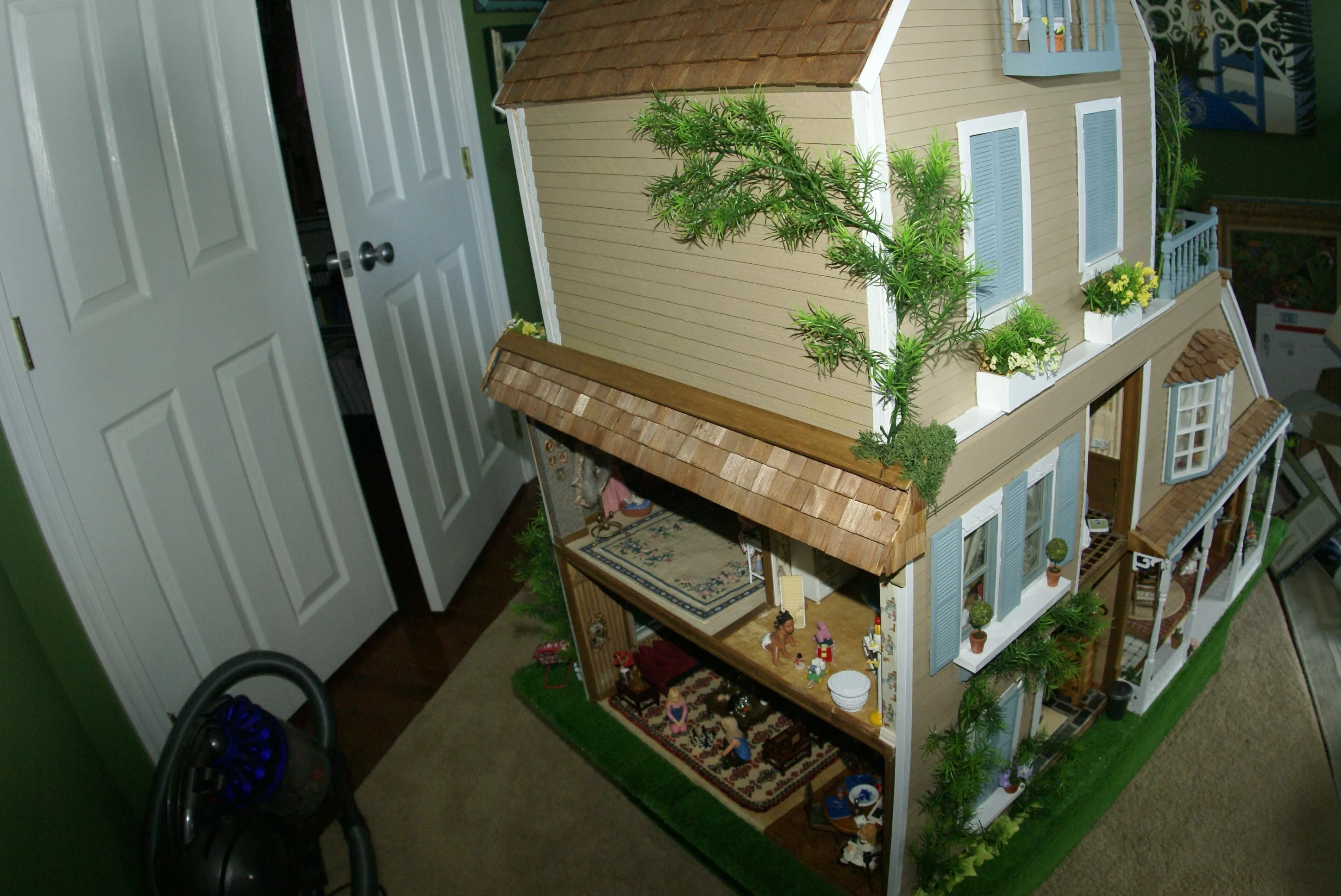 1970 HUGE CUSTOM BUILT & FULLY FURNISHED DOLL HOUSE (5 ft x 4ft x 32”) WITH 14 rooms & 3 gardens, Plants, Trees   Outhouse (1/12 Scale) Operating Lights