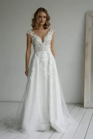 A-line Elegant Glitter fabric Sweetheart Wedding Dress With Appliques WD570