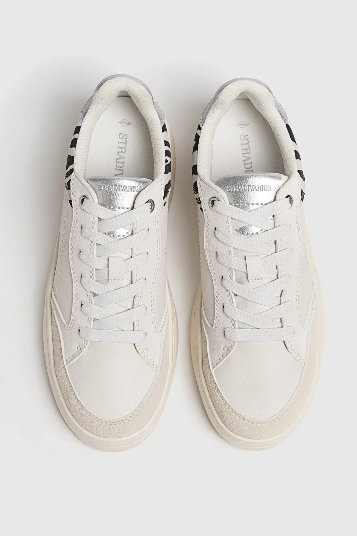 Casual contrast sneakers