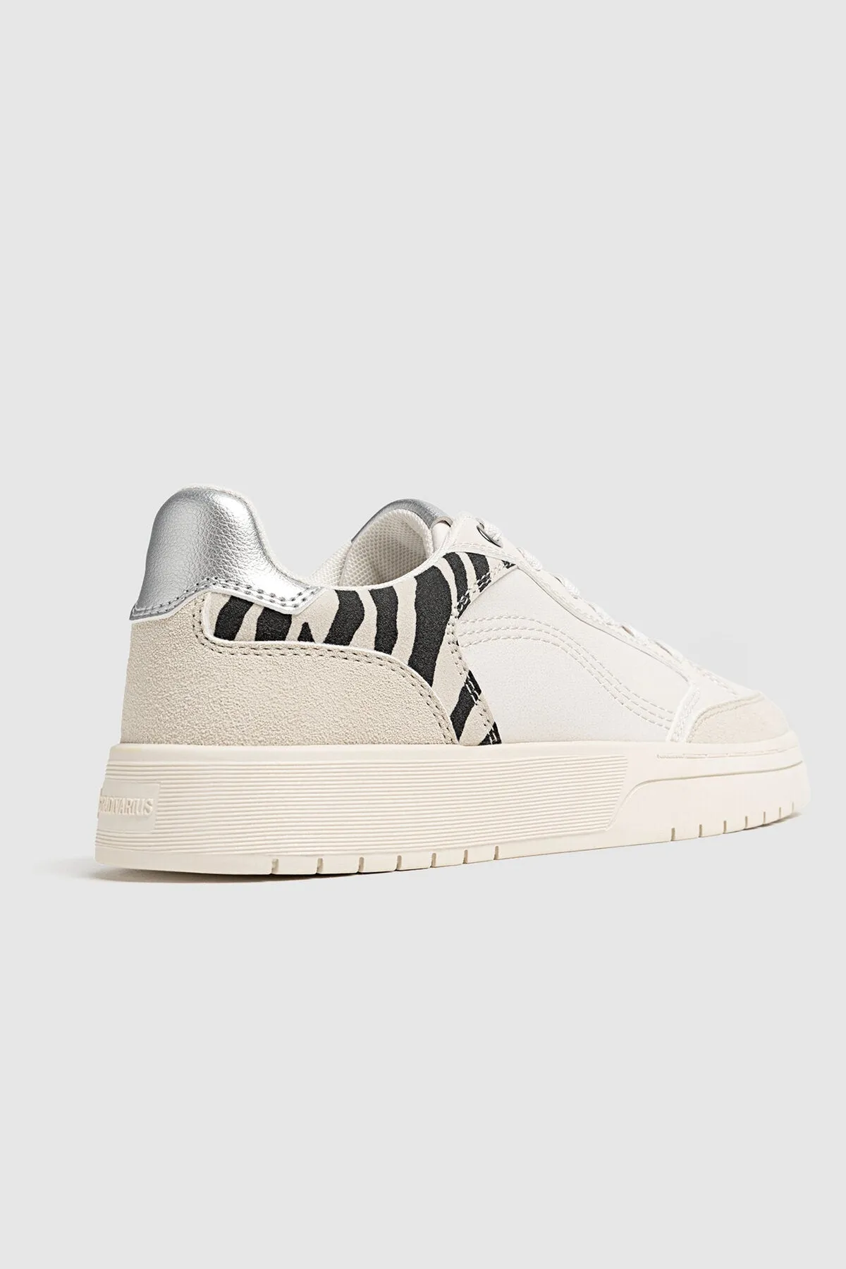 Casual contrast sneakers