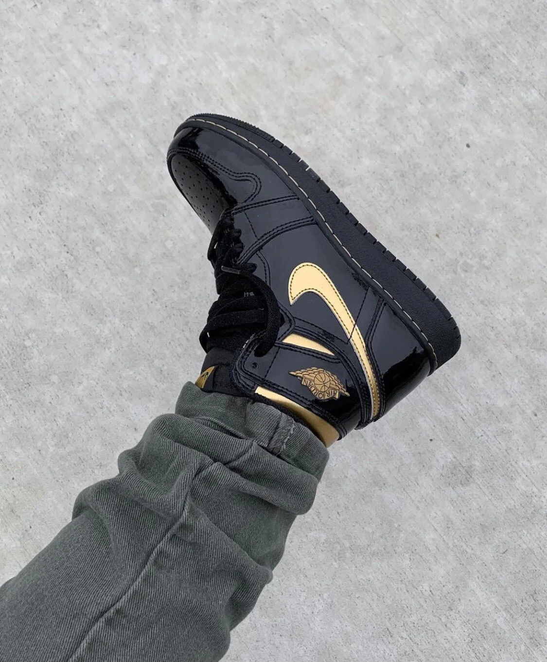 CE - AJ1 High Black Gold