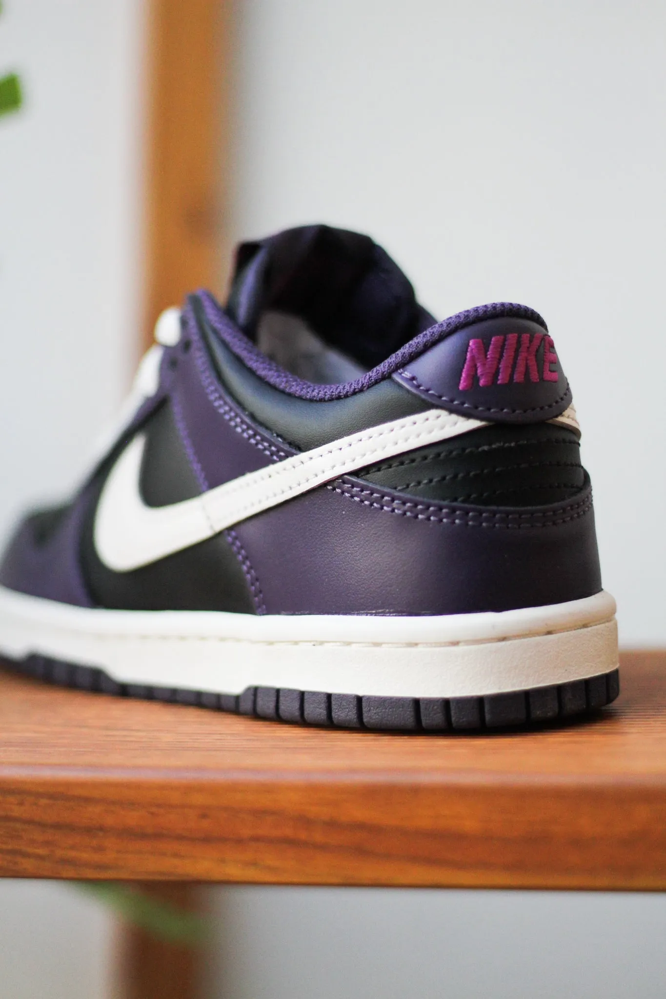 DUNK LOW (GS) "BLACK/DARK RAISIN"