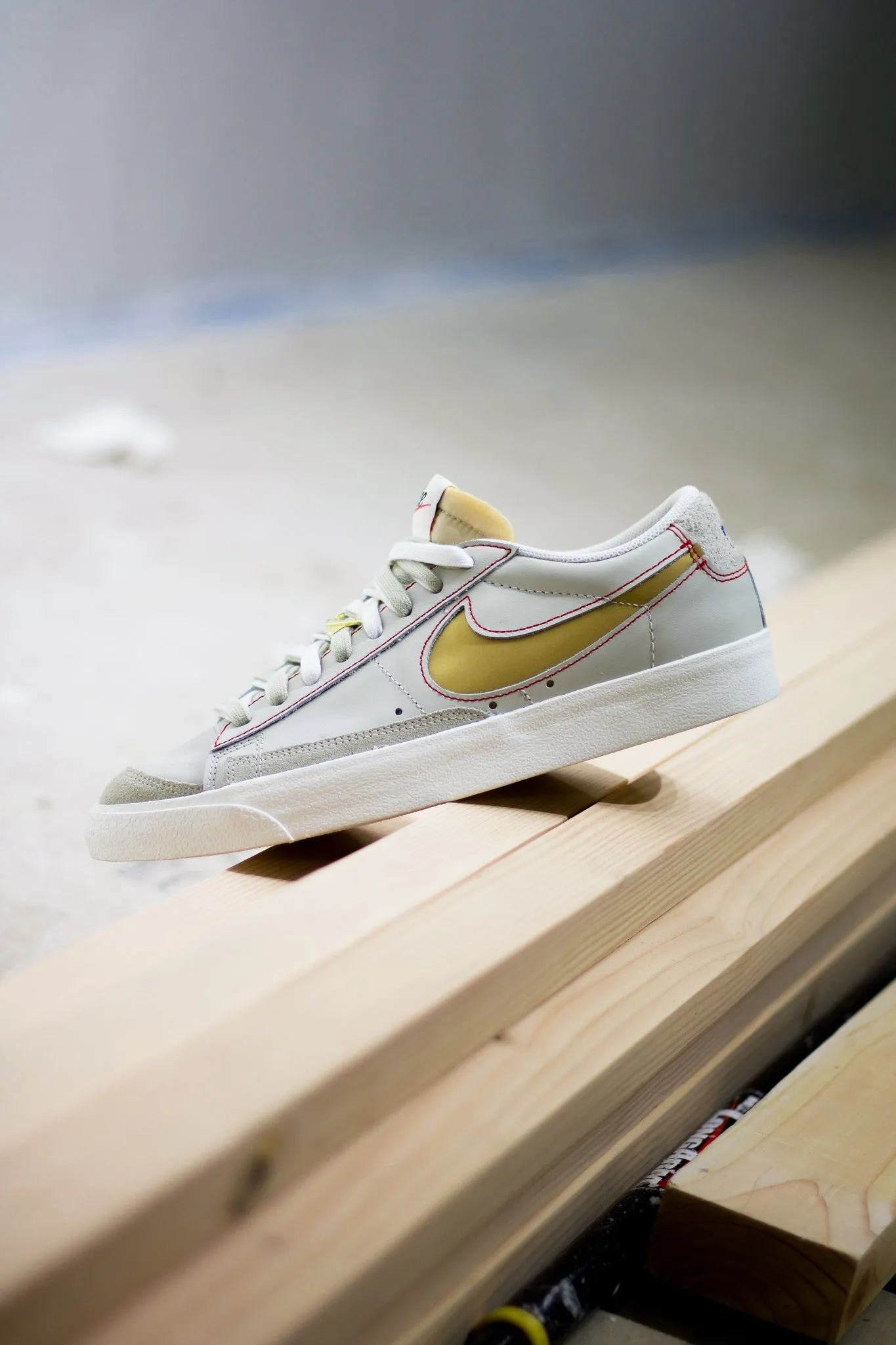 NIKE BLAZER LOW '77 PRM "LIGHT BONE"