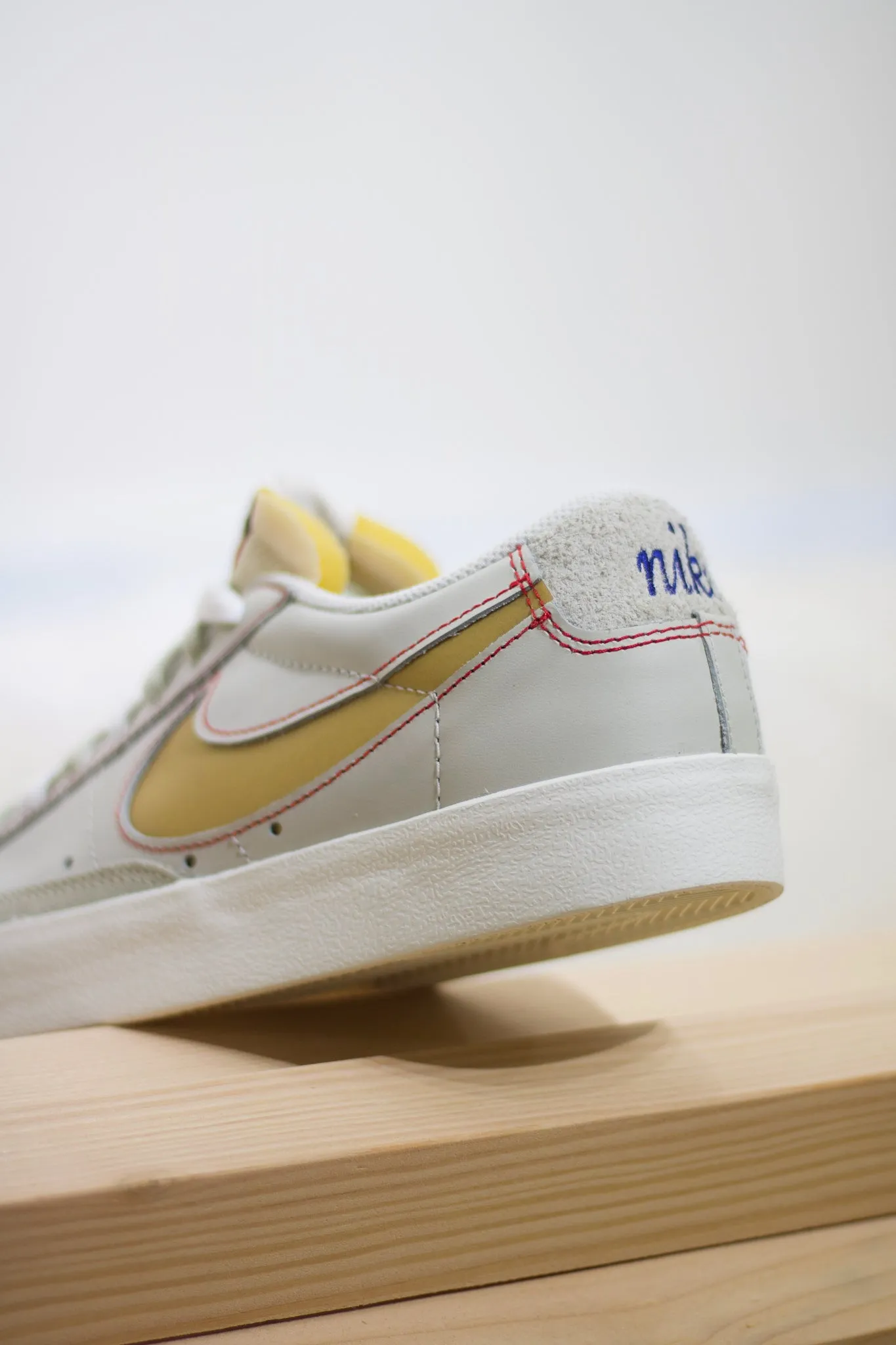 NIKE BLAZER LOW '77 PRM "LIGHT BONE"