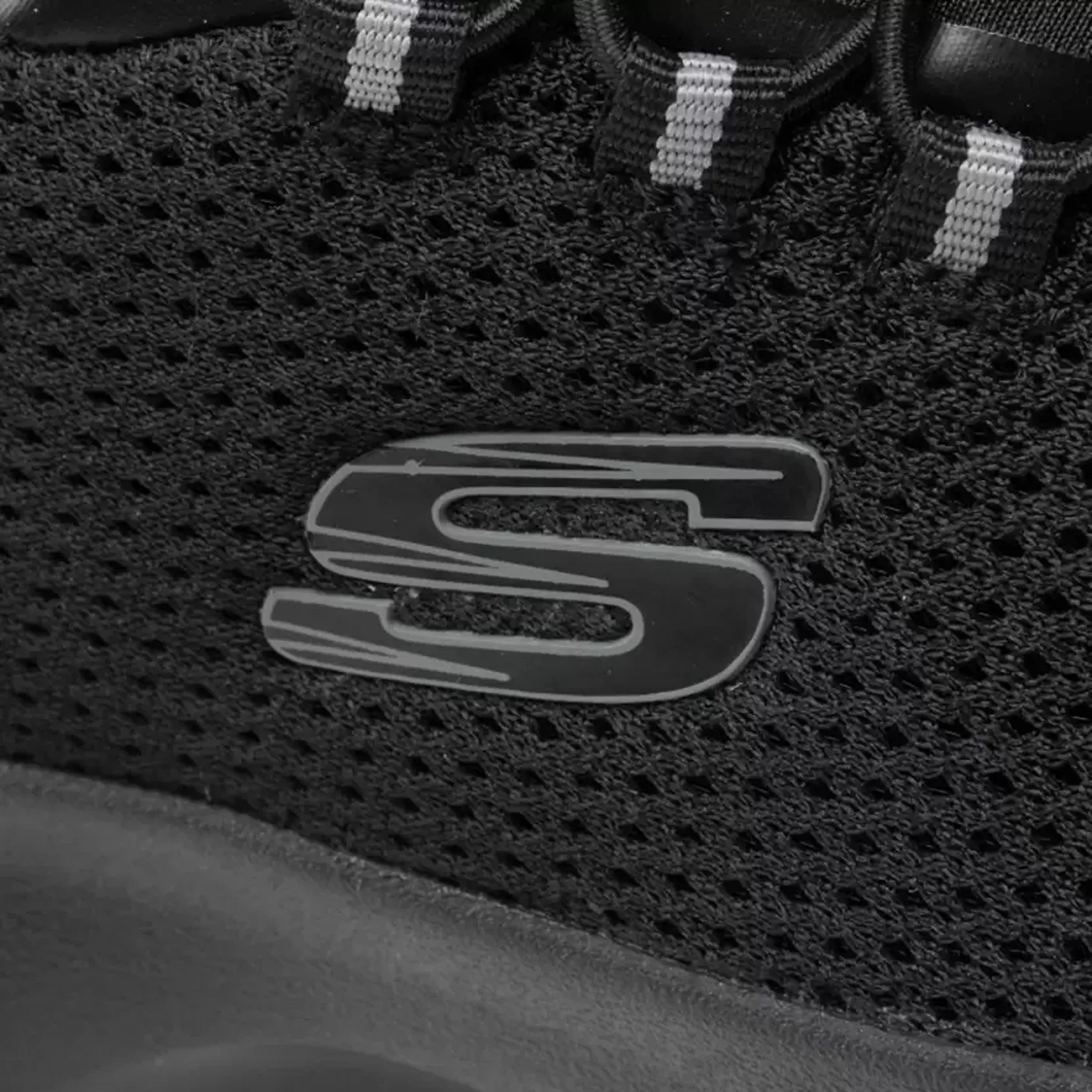 SKECHERS DYNAMIGHT  (58360-BLK)