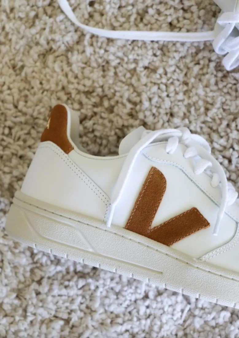 Veja V10 Leather White Camel